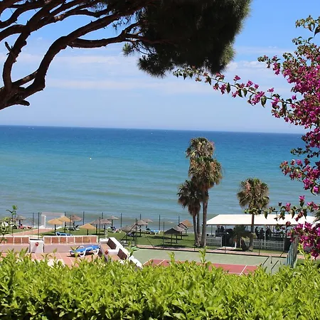 Mansion Alhamar - 2 Bedroom, Frontline Beach, Mountain Views, Full Size Pool, Tennis Courts, Close To Shops, On-site Bar & Chiringuito Apartment Sitio de Calahonda
