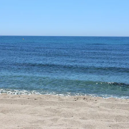Mansion Alhamar - 2 Bedroom, Frontline Beach, Mountain Views, Full Size Pool, Tennis Courts, Close To Shops, On-site Bar & Chiringuito Apartment Sitio de Calahonda
