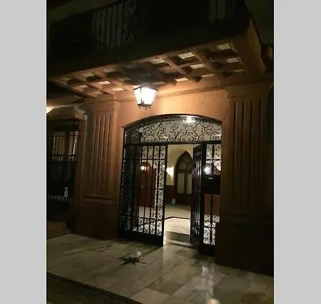 Mansion Alhamar - 2 Bedroom, Frontline Beach, Mountain Views, Full Size Pool, Tennis Courts, Close To Shops, On-site Bar & Chiringuito Apartment Sitio de Calahonda