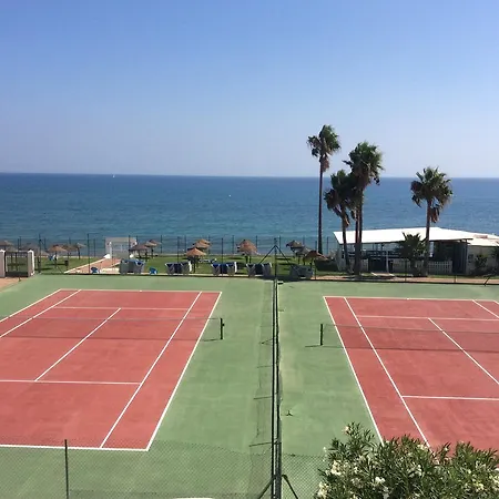 Mansion Alhamar - 2 Bedroom, Frontline Beach, Mountain Views, Full Size Pool, Tennis Courts, Close To Shops, On-site Bar & Chiringuito Apartment Sitio de Calahonda