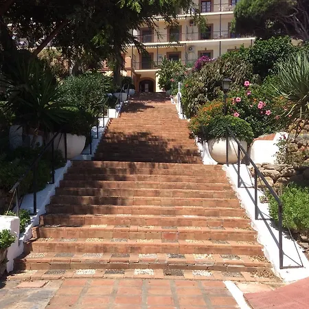 Apartment Mansion Alhamar - 2 Bedroom, Frontline Beach, Mountain Views, Full Size Pool, Tennis Courts, Close To Shops, On-site Bar & Chiringuito *