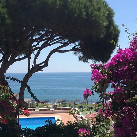 Mansion Alhamar - 2 Bedroom, Frontline Beach, Mountain Views, Full Size Pool, Tennis Courts, Close To Shops, On-site Bar & Chiringuito Sitio de Calahonda