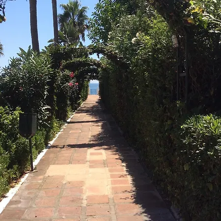 Mansion Alhamar - 2 Bedroom, Frontline Beach, Mountain Views, Full Size Pool, Tennis Courts, Close To Shops, On-site Bar & Chiringuito Apartment