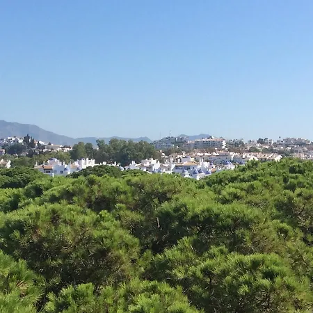 Mansion Alhamar - 2 Bedroom, Frontline Beach, Mountain Views, Full Size Pool, Tennis Courts, Close To Shops, On-site Bar & Chiringuito Sitio de Calahonda