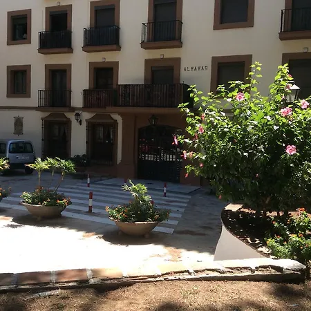 Apartment Mansion Alhamar - 2 Bedroom, Frontline Beach, Mountain Views, Full Size Pool, Tennis Courts, Close To Shops, On-site Bar & Chiringuito Sitio de Calahonda