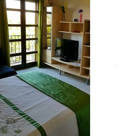 Mansion Alhamar - 2 Bedroom, Frontline Beach, Mountain Views, Full Size Pool, Tennis Courts, Close To Shops, On-site Bar & Chiringuito Apartment
